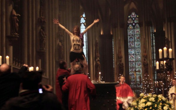 Femen protest biserica Germania