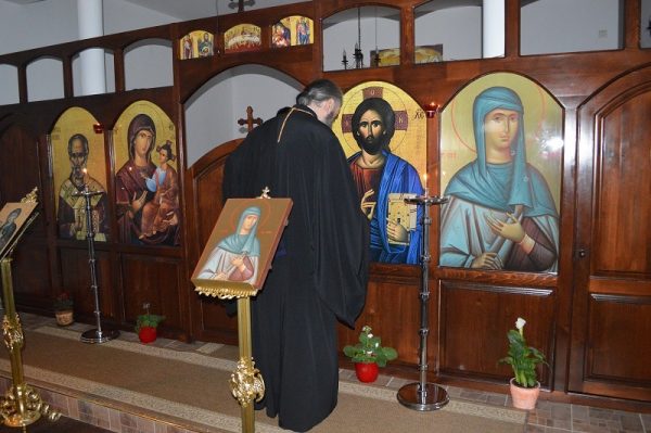 icoana-Iisus-Hristos-Mantuitorul-altar-preot-calugar-monah-biserica