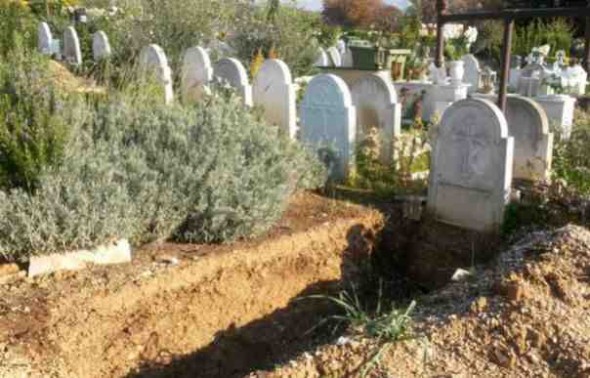 -86867106-gravestones4