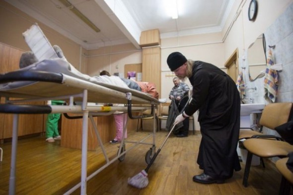 mitropolitul marc arhiepiscop de ryazan spala saloane spital curatenie 2