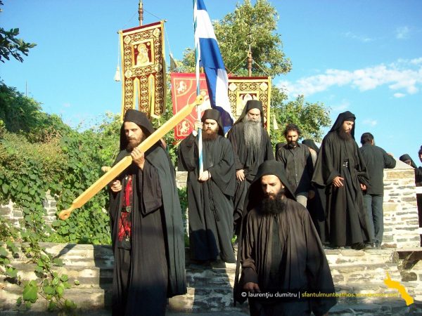 vatopedi-procesiune-cu-icoana-maicii-domnului-vimatarissa-de-praznicul-sf-ilie-2-aug-2013-36