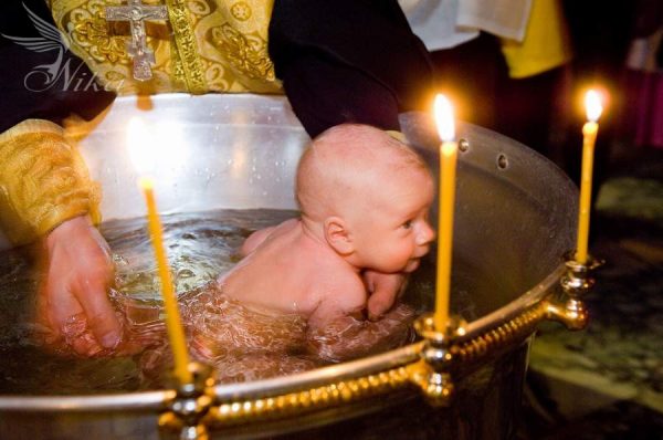 botez-copil-biserica