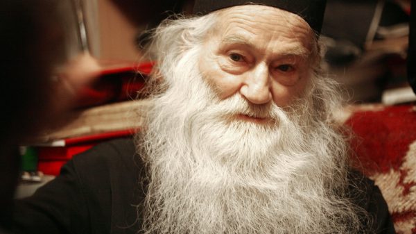 Parintele Justin Parvu in chilia sa de la Manastirea Petru Voda.